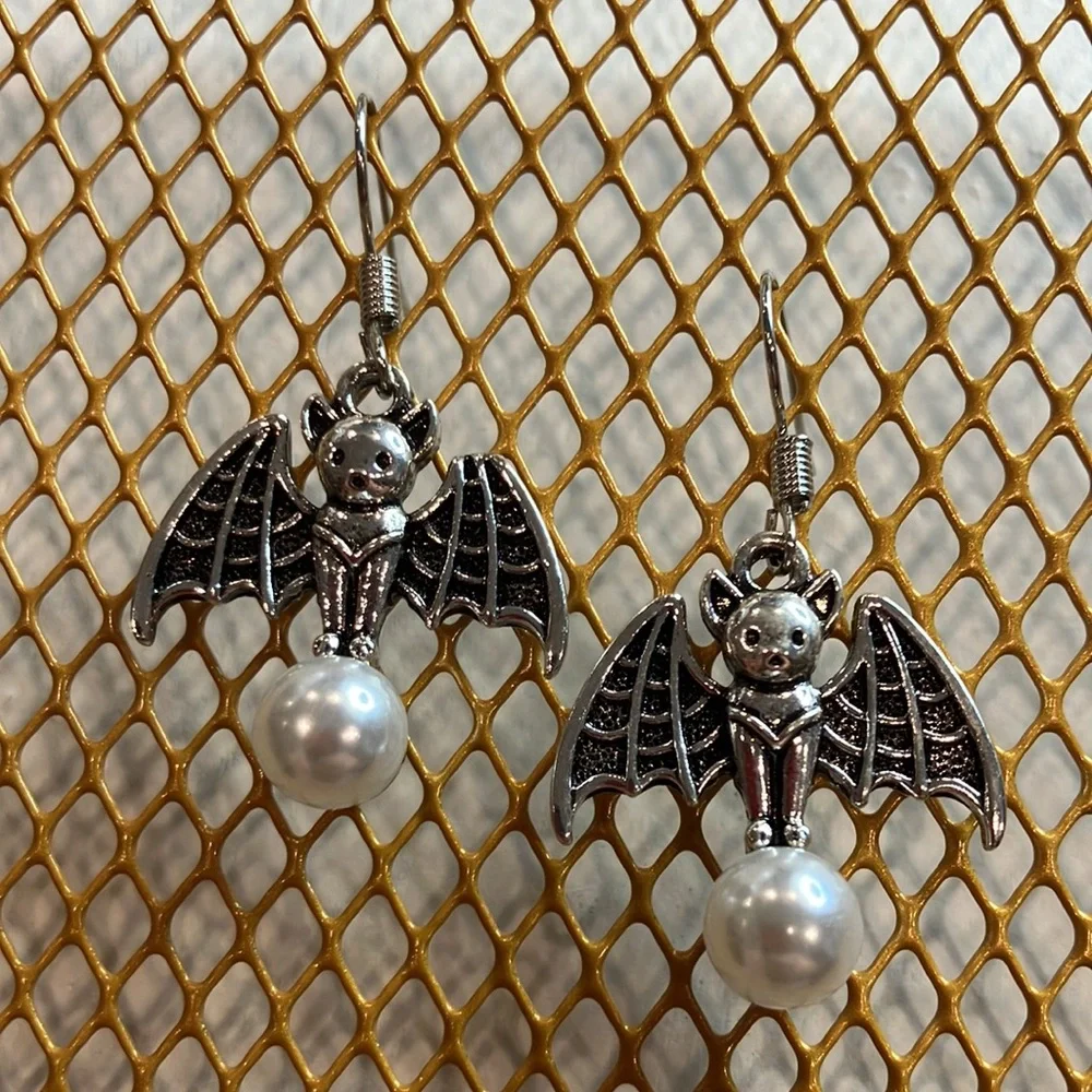 Cute Bat Earrings With Pearl